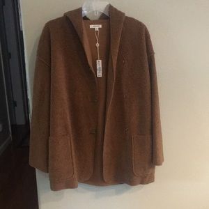 Max studio brown Sherpa jacket with toggle closures